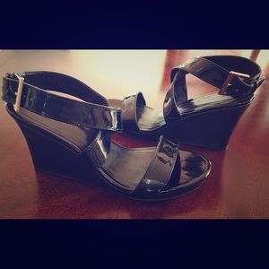 Ann Taylor black patent scrappy wedge sandal